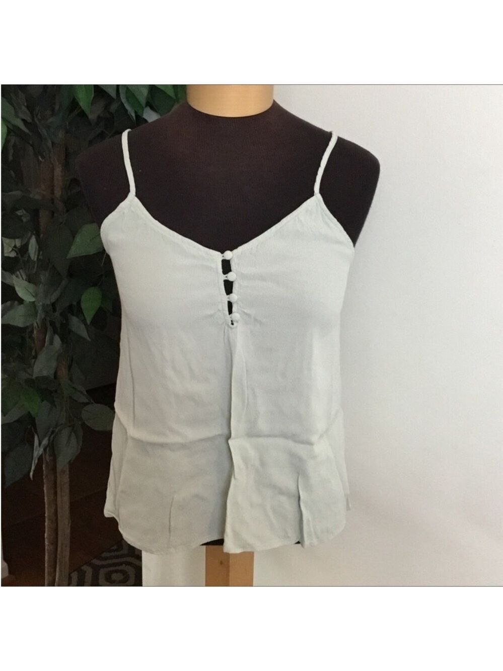 Forever 21 soft green adjustable strap camisole Woman’s size Large